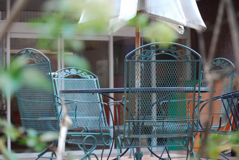 「テラス」は「ベランダ」「バルコニー」とどこが違う？ テラス設置のメリット・デメリットとおしゃれで快適な空間づくりのポイントを紹介