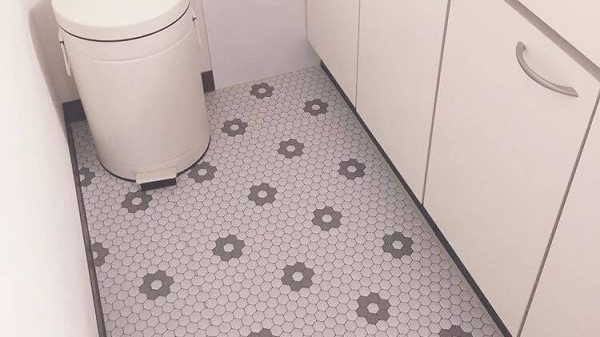 キッチンの床はタイルが正解 床材選びとそれぞれの特徴 人気のフロアシートを使ったリメイクまで解説 Logrenove ログリノベ
