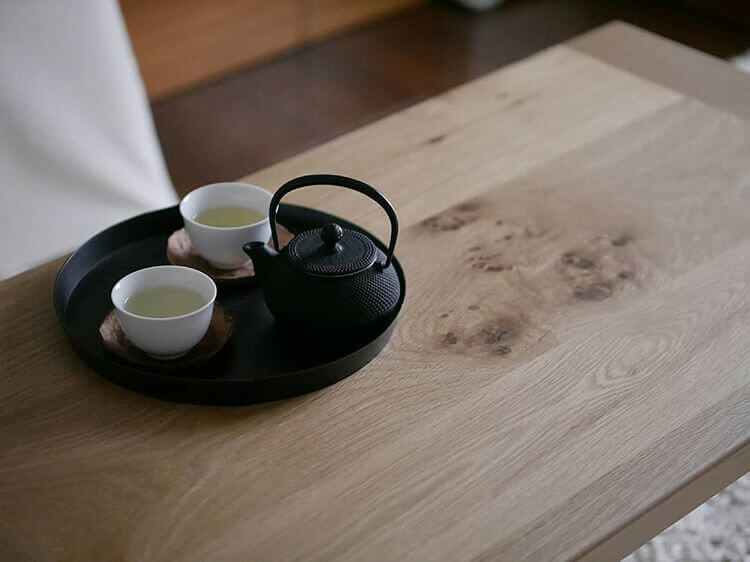 木目が美しいリビングテーブル