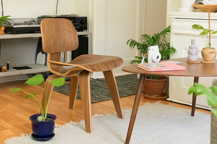 その加工性の高さから、家具や楽器に使用されることが多いウォールナット