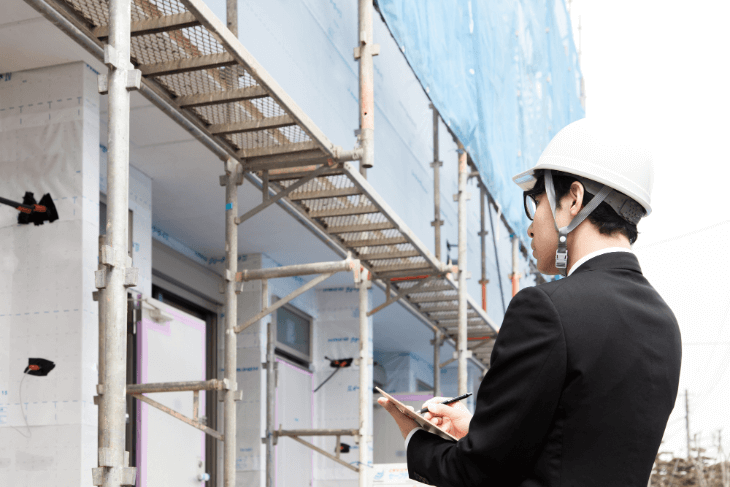 依頼後に現地調査や耐震診断を行い、基準を満たさなかった場合補強工事を行うため2～3カ月かかるケースも