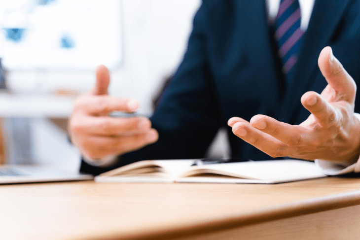 楽に収入を得らえると強調する営業マンには要注意