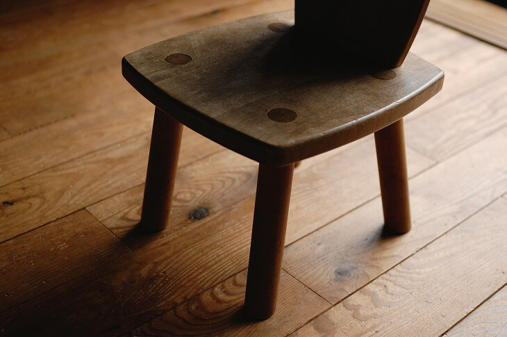 無垢材のチェア