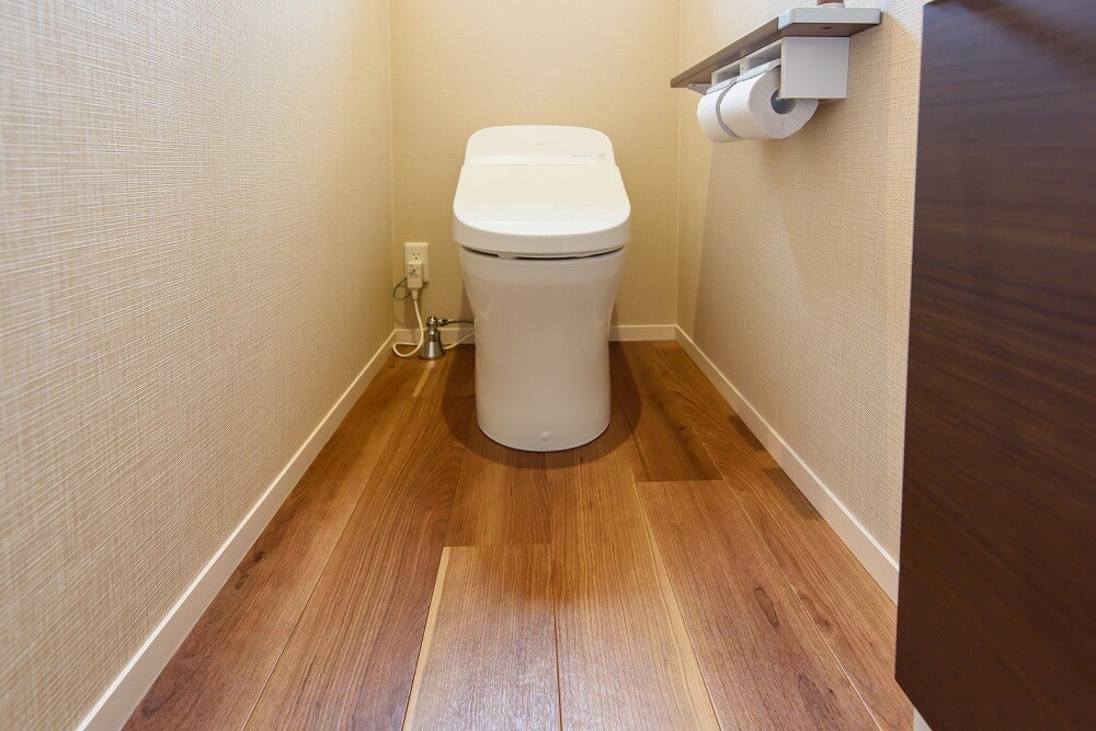 トイレの床リフォームでおしゃれな空間に 注意点と適した床材は Logrenove ログリノベ