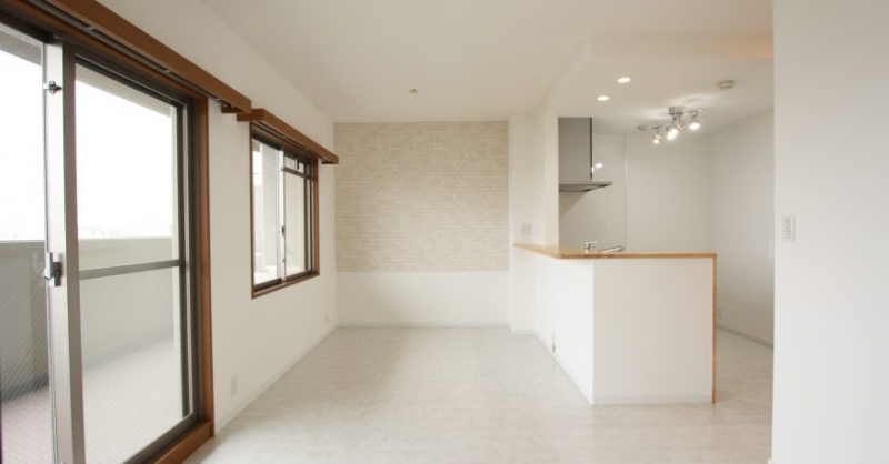 大阪府吹田市｜既存の間取りを生かしたホワイトモダンなリノベーション