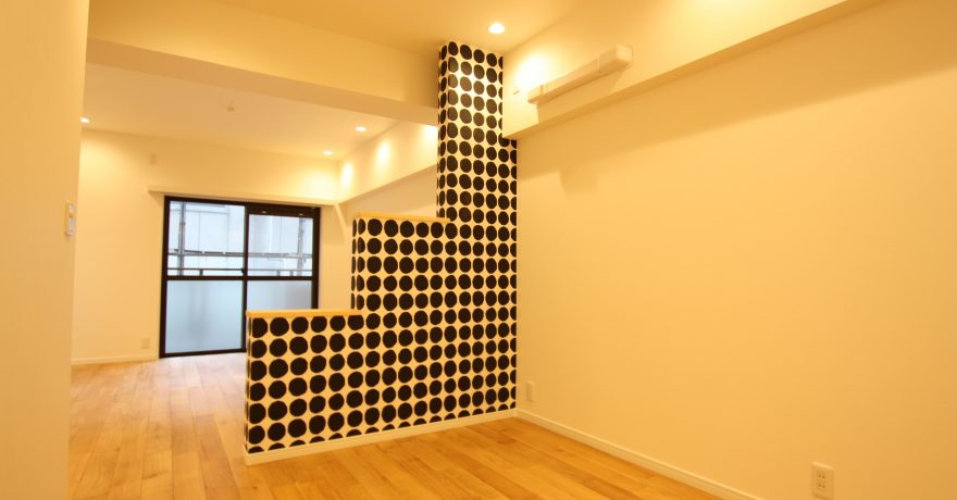 お部屋の行き来がスムーズに。クロスの色柄にもこだわった大阪の家