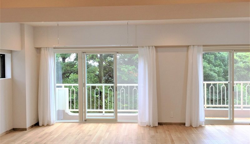 無垢材の床暖フローリングを採用。収納抜群の温もりを感じる家