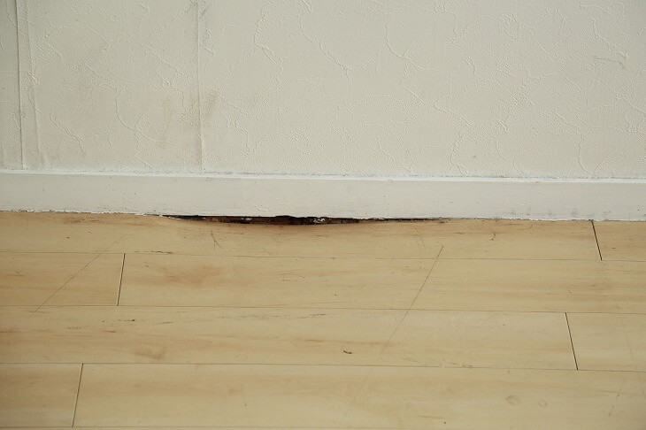 無垢材が床暖房の温度に耐え切れず、反りや割れが発生することも