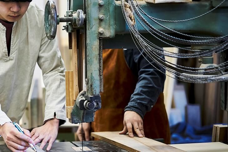 家具工事｜工場で作ったものを設置