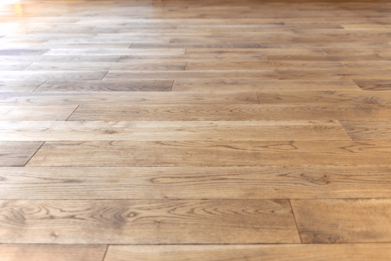 ナラ材の特徴とおしゃれなインテリア実例を紹介