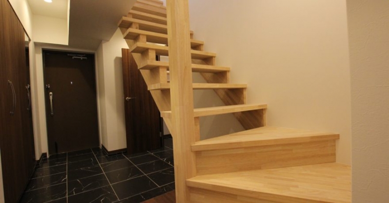 高級感溢れる浴室と開放感のある玄関